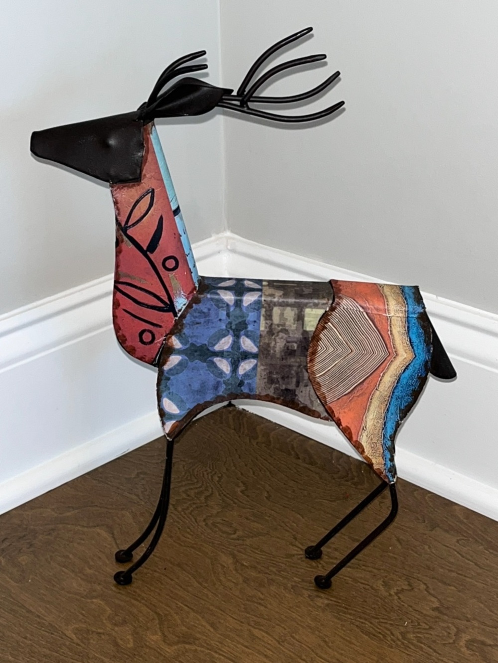Deer: Metal And Colored Antlered Deer / Elk / Reindeer Statue